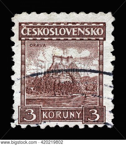 ZAGREB, CROATIA - SEPTEMBER 18, 2014: Stamp printed in Czechoslovakia shows Orava Castle - the major landmark in the Orava region, Slovakia, circa 1931