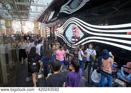 KUALA LUMPUR, MALAYSIA - JANUARY 18, 2020: people stand in line waiting for the grand opening of Sephora store at Fahrenheit 88 shopping mall in Kuala Lumpur.
