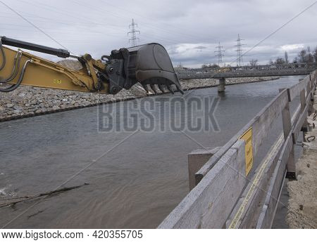 Excavator And Digging In Hydraulic Engineering