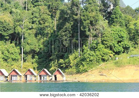 Cheow Larn Lake