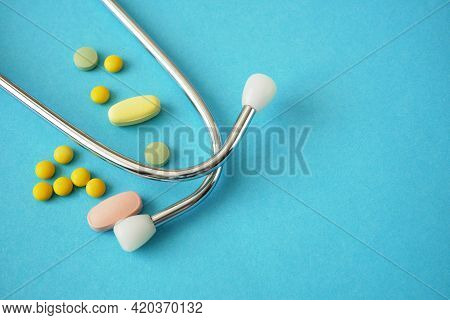 Many Pills, Stethoscope, Pulse Oximeter For Finger Tip Simultaneous Monitoring Of Blood Flow And Tra