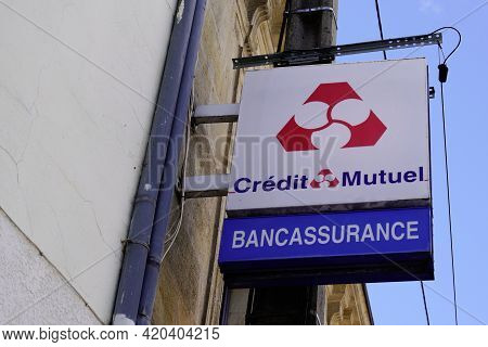 Bordeaux , Aquitaine France - 05 08 2021 : Credit Mutuel Bancassurance French Bank Logo Text And Sig
