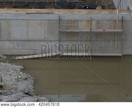Water Leakage In Hydraulic Engineering