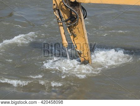 Excavator And Digging In Hydraulic Engineering