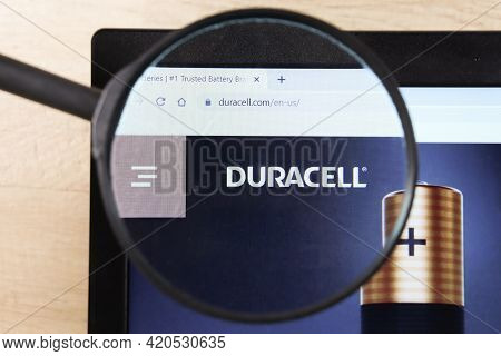 Richmond, Virginia, Usa - 7 January 2021: Editorial Of Duracell Website Homepage. Duracell Logo Visi