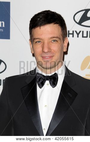 LOS ANGELES - FEB 9: JC Chasez kommt bei der Clive Davis 2013 Pre-Grammy-Gala an der Beverly Hilto