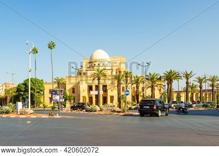 Marrakech, Morocco - 12 October, 2019: Traffic Intersection In Front Of The Theatre Royal In Marrake