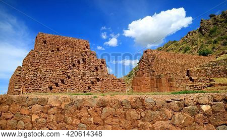 La Portada De Rumicolca, Ancient Gates And Aqueducts Of Pre-inca Civilization In Cusco Region, Archa