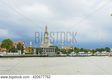 Bangkok, Thailand - August 25, 2018 : Wat Arun Ratchawararam Or The Temple Of Dawn In Bangkok ,thail