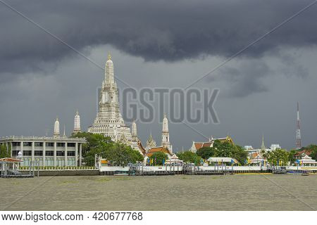 Bangkok, Thailand - August 25, 2018 : Wat Arun Ratchawararam Or The Temple Of Dawn In Bangkok ,thail