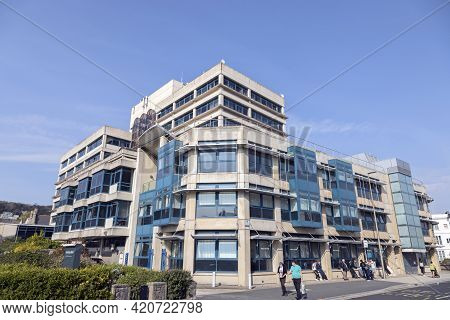 Weston-super-mare, Uk - April 20, 2021: The Knightstone Campus Of Weston College