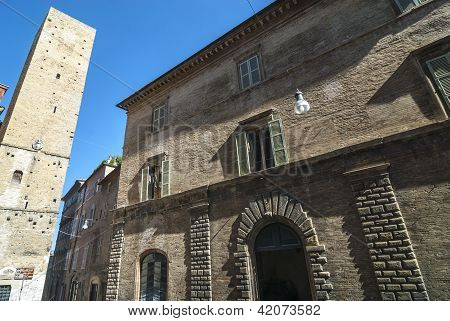 Fermo - historiske bygninger