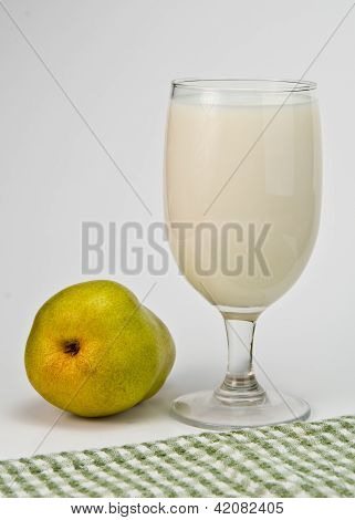 Birne und Milch