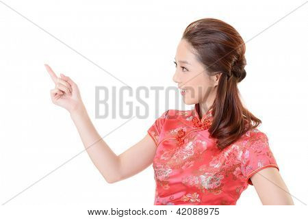 Smilende kinesisk kvinde dress traditionelle cheongsam og indføre på hvid baggrund.