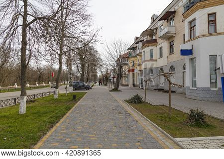 Nova Kakhovka City, View On Historical Street -  Monument Of Soviet Architecture.  Kherson Region, U