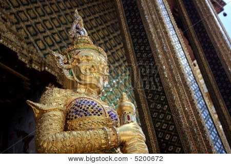 Zlatá démon ve Wat Phra Kaeo Grand Palace