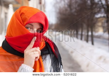 Ragazza In rossa Purdah