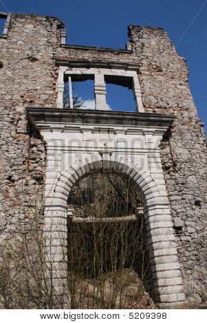 Eingang zur Hapsburg Schloss Überreste