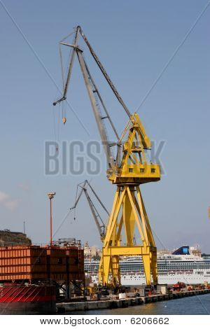 Guindaste em estaleiros de Malta