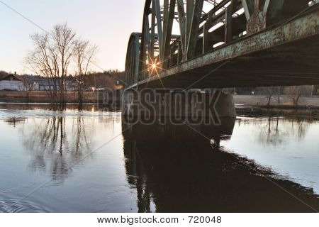Pont au coucher du soleil