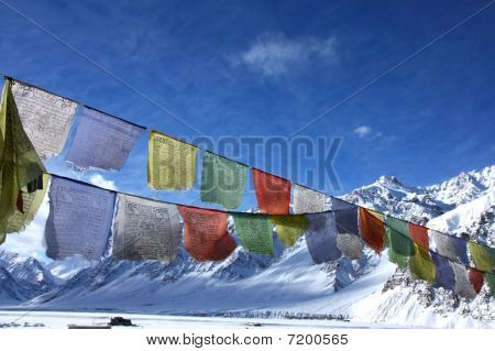 buddhistický modlí příznaky vysoké v himálajských horách