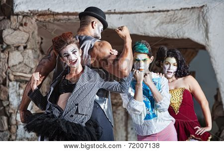 Bizarre Cirque Performance