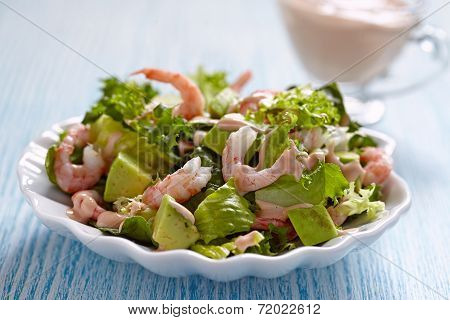 Salad with shrimp and avocado