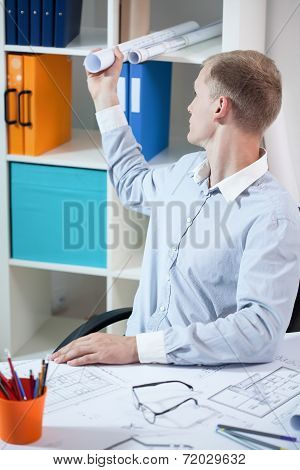 Architect Reaching The Project