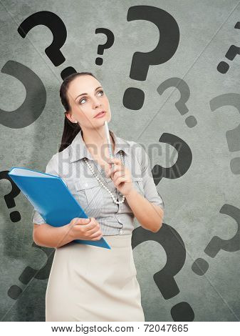 A business woman with a blue folder and a pencil questionmark