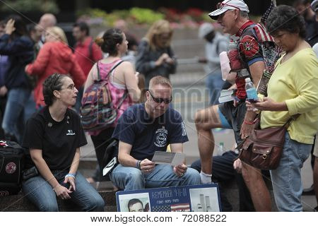 Couple with memorial sign in Zuccotti Park