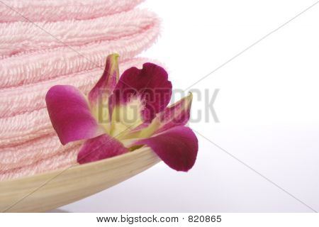 Handtuch und Orchideen