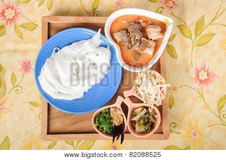 Thai Rice Noodle With Red Curry