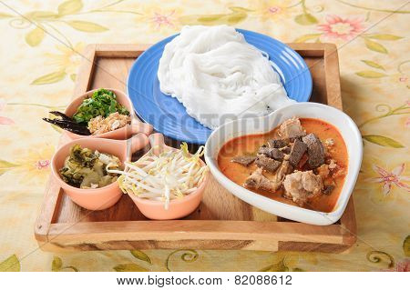 Thai Rice Noodle With Red Curry