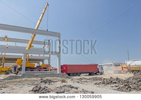 Mobile crane is carry concrete joist to assembly huge hall.