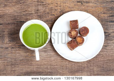 green tea with milk or hot matcha latte with cane sugar