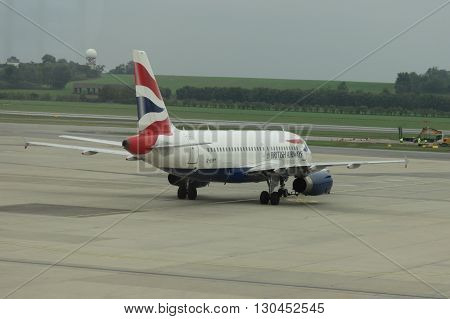 VIENNA SCHWECHAT AUSTRIA - CIRCA OCTOBER 2015: Airbus 319-100 aircraft of the British Airways at the airport.
