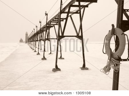 Koło w zimie Sepia