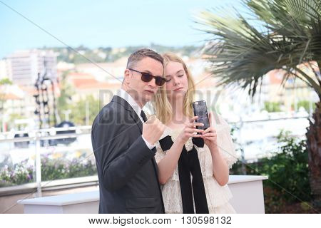 Elle Fanning attends the 'The Neon Demon' photocall during the 69th annual Cannes Film Festival at Palais des Festivals on May 20, 2016 in Cannes, France.