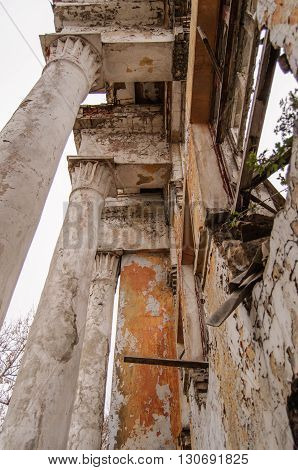 Colonne in abandoned ruined old palase. Russia