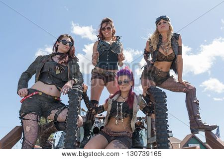 Post-apocalyptic Survival Costume Girls