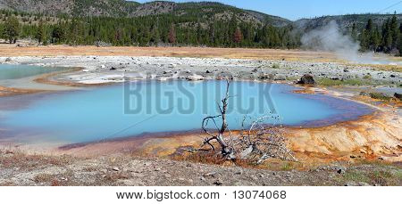 Yellowstone.Black opal basen. Panorama.