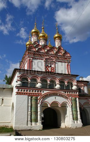 Gate Church of Peter and Paul. Joseph-Volokolamsk Monastery. Russia, Moscow region, Teryaevo