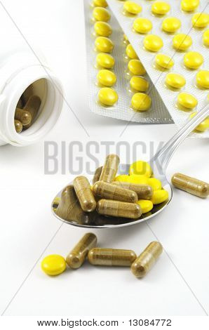 Löffel mit Tabletten