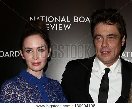 NEW YORK-JAN 5: Actors Emily Blunt (L) and Benicio Del Toro attend the 2015 National Board of Review Gala at Cipriani 42nd Street on January 5, 2016 in New York City.