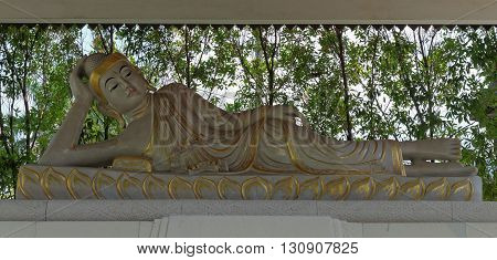 reclining buddha statue in mendut buddhist monastery