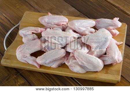fresh raw chicken wings on wooden table