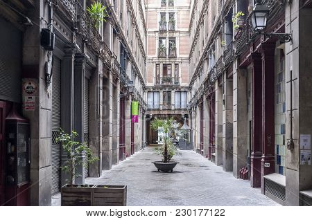 Barcelona,spain-november 2,2015: Ancient Street Facade House, Passage, Pasaje Del Credit, Gothic Qua