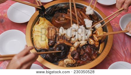 Chinese new year poon choi, eating at home 