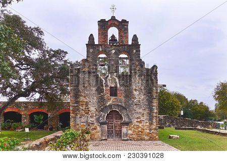San Antonio, Usa, 2017.11.09.: The Church Of The Mission Espada At San Antonio In The Usa.