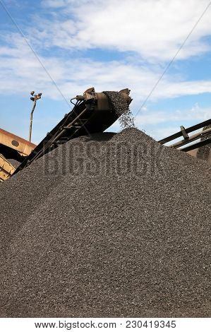 Manganese Mining Sorting And Processing Of Ore Rock